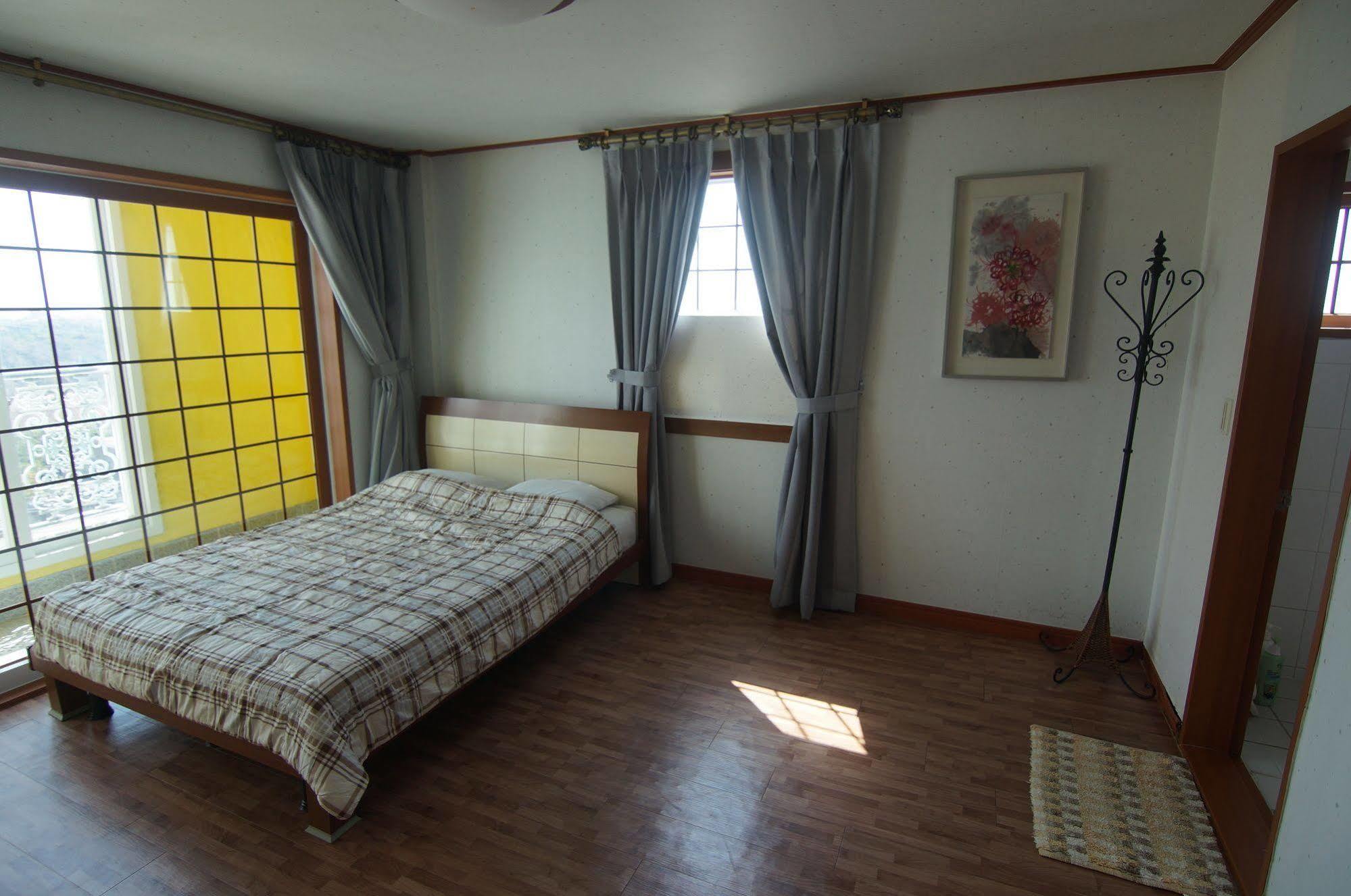 Yerae Pension Seogwipo Exterior foto